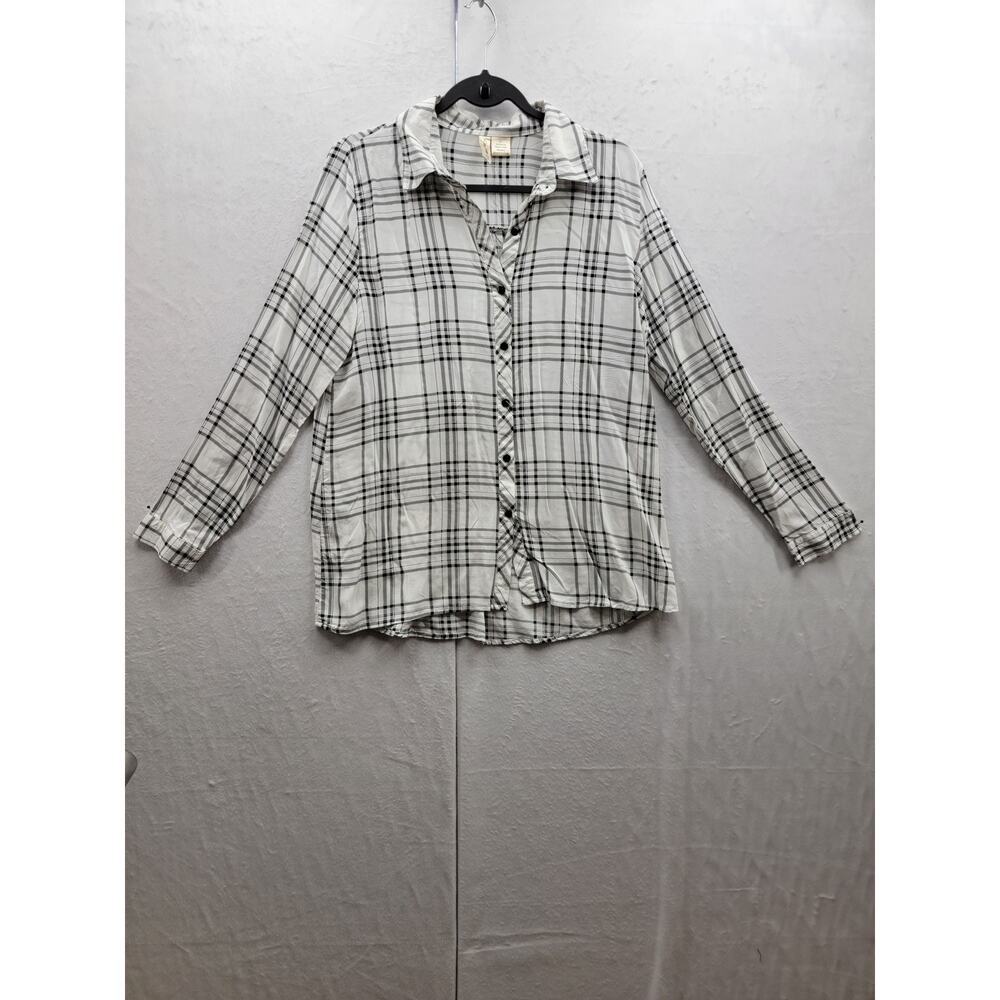 Ms. Bella D, Women's white/black plaid button down top, Sz M
